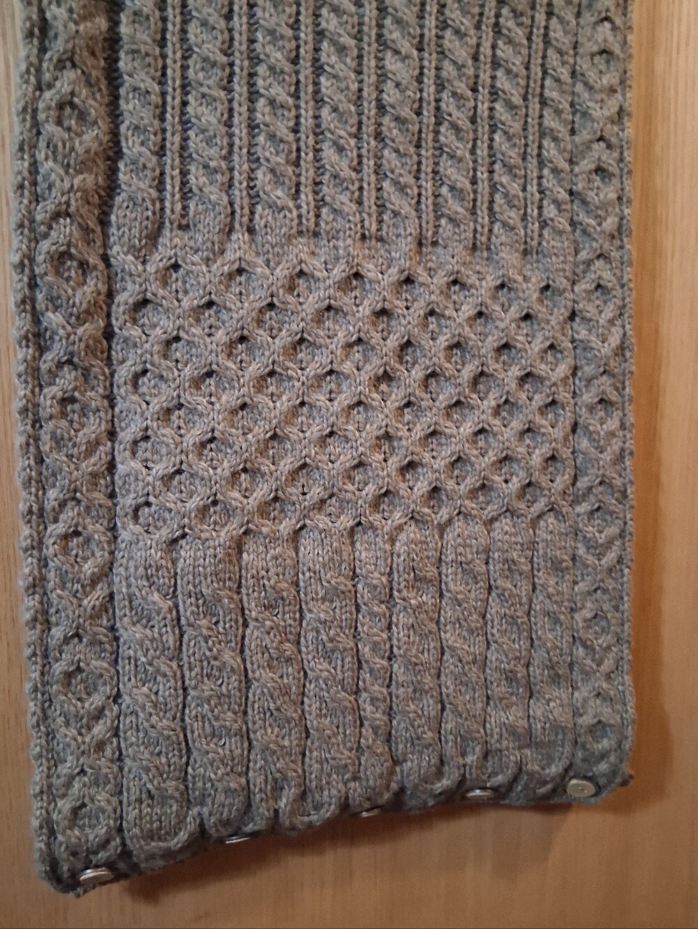 authentic Carraig Donn knitted buttoned snood scarf, Ireland , Merino Wool - Picture 2 of 5